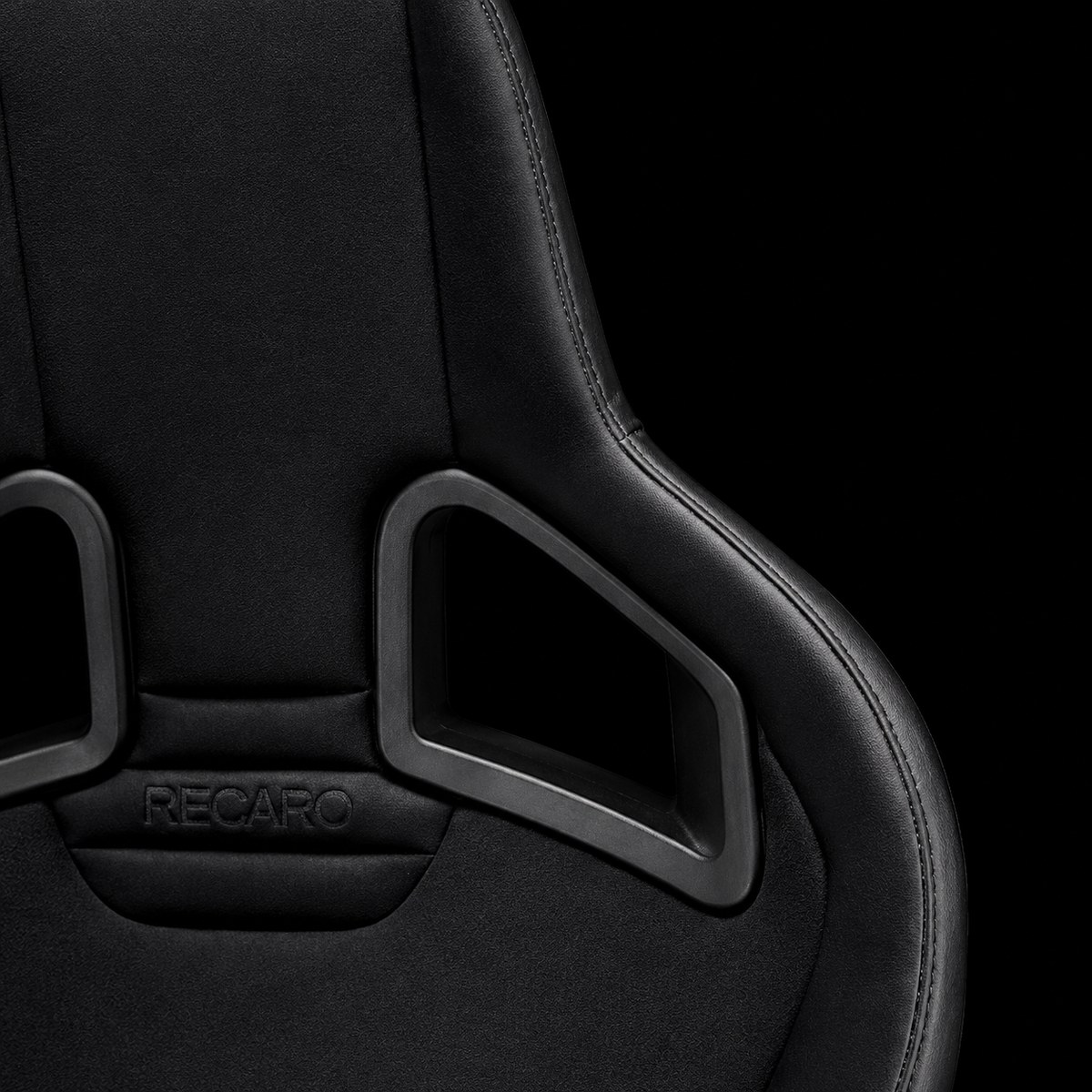 Sportster CS Left, Black Leather / Alcantara, detail 1